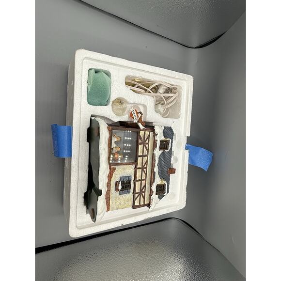 Hawthorne Village Berta Hummel Made With Love Bakery Lighted 2003 - Picture 9 of 9